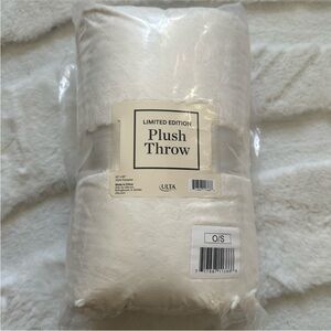 Ulta Beauty Limited Edition White Cream
Plush Throw Blanket